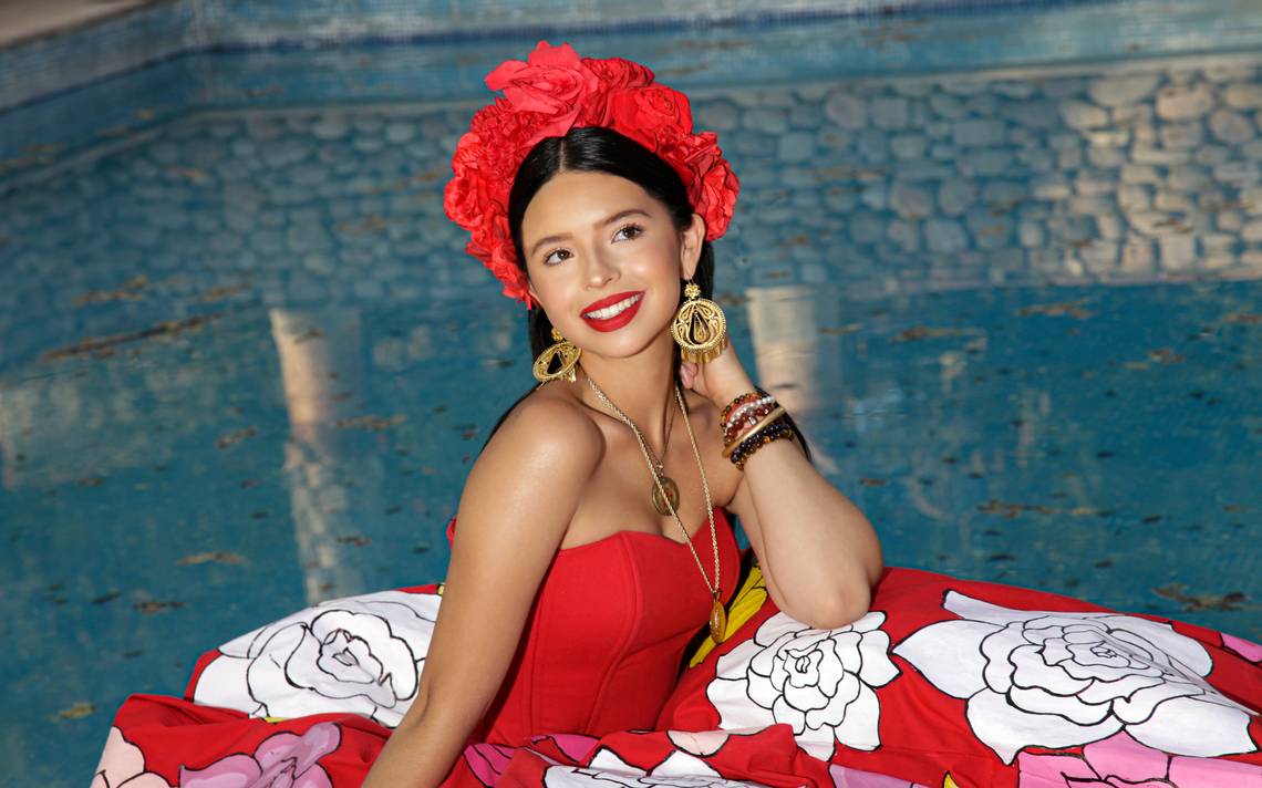 Ángela Aguilar estrena "Mexicana enamorada" .